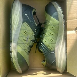 Keen steel toe shoes .. women’s size 8.5